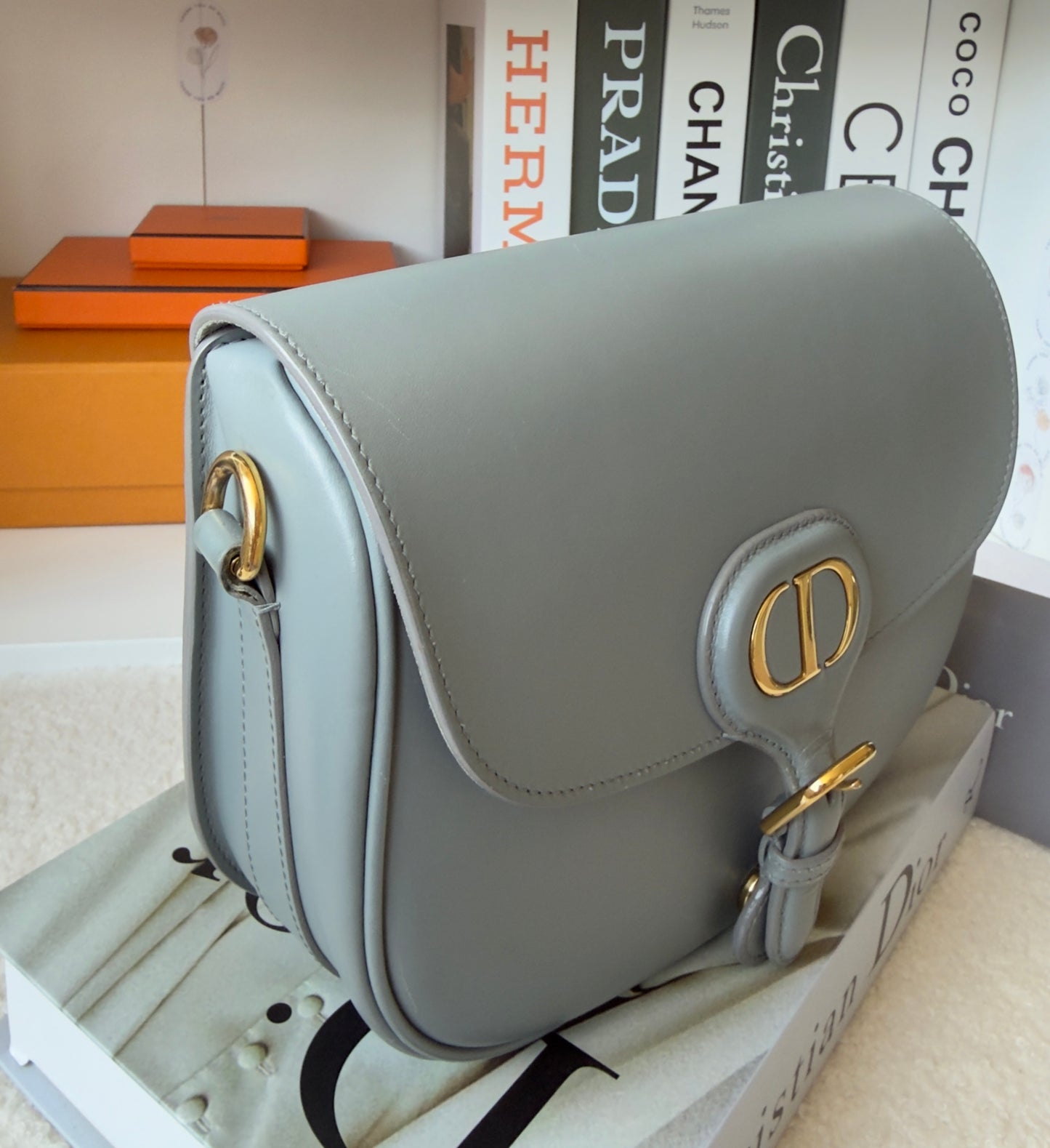 BOX MEDIUM BOBBY CALFSKIN GREY BAG