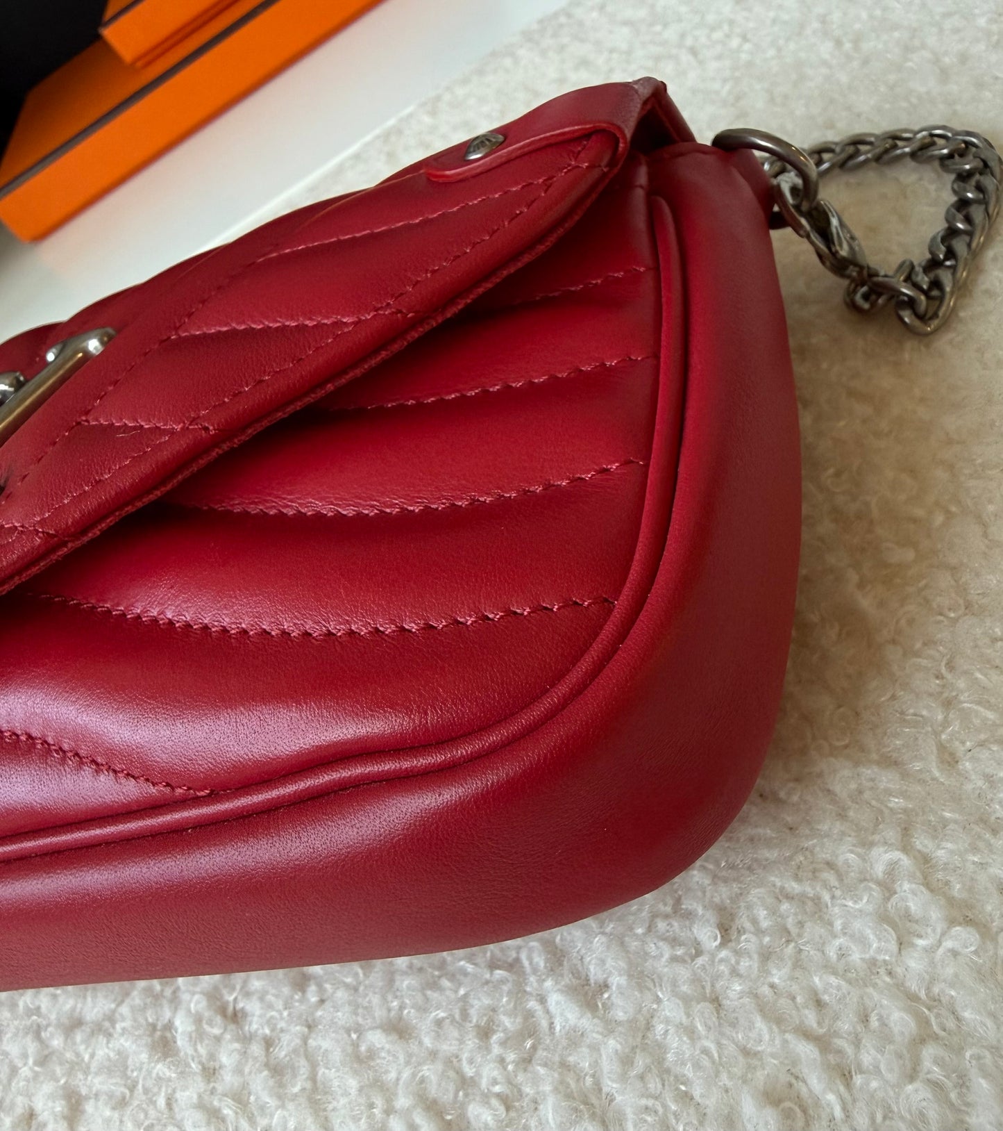 LIKE NEW NEW WAVE CHAIN POCHETTE RES CALFSKIN