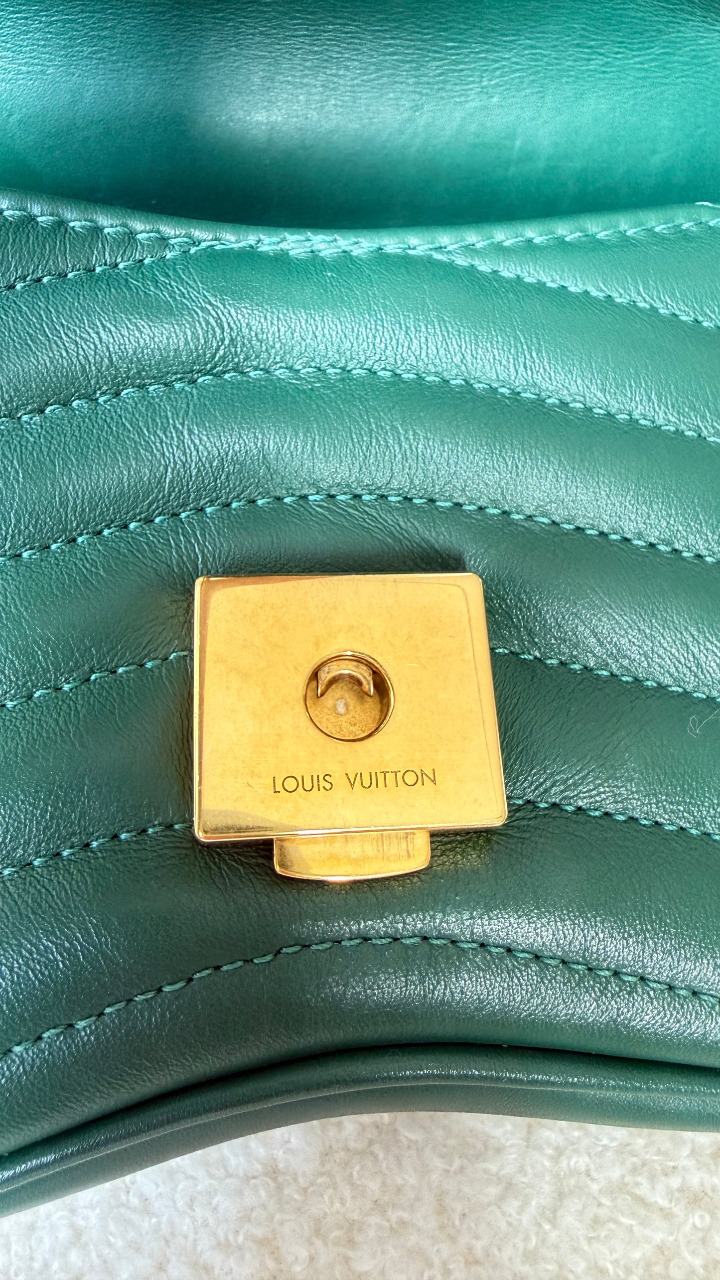 NEW WAVE Calfskin Chain PM Emerald