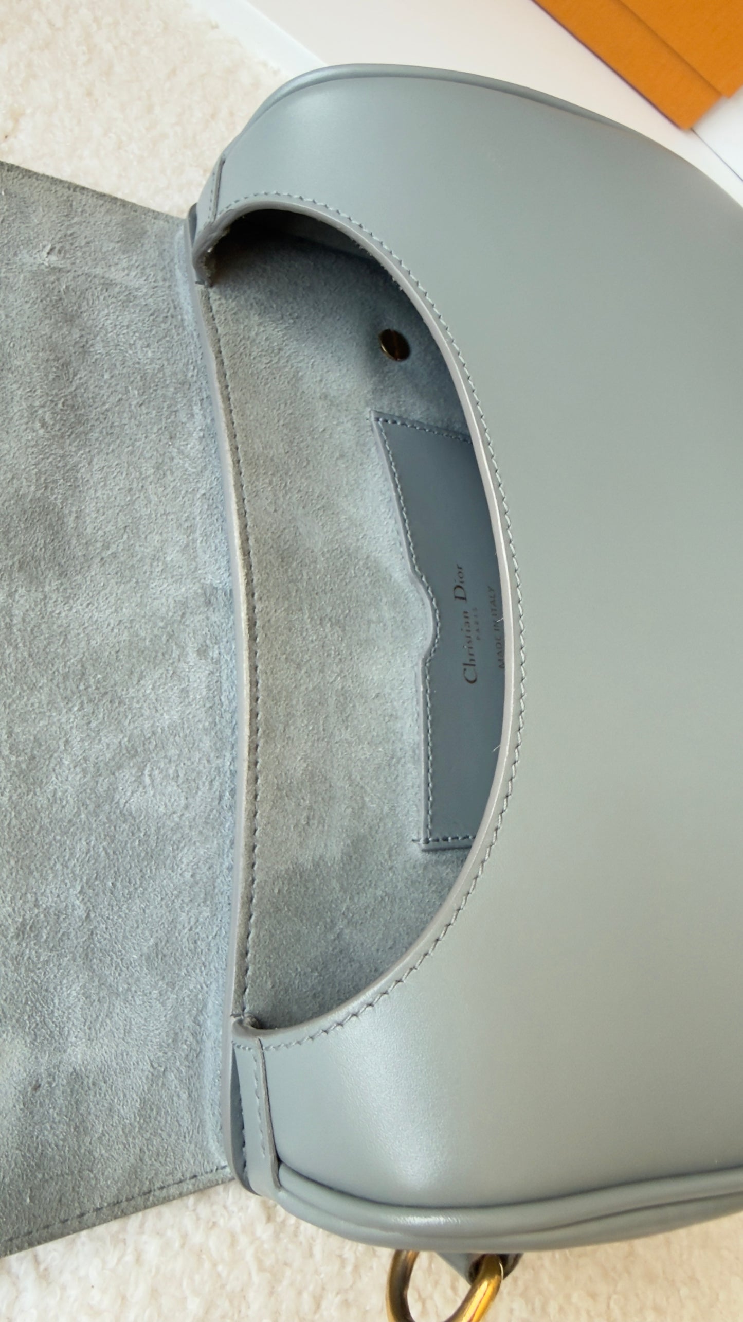 BOX MEDIUM BOBBY CALFSKIN GREY BAG