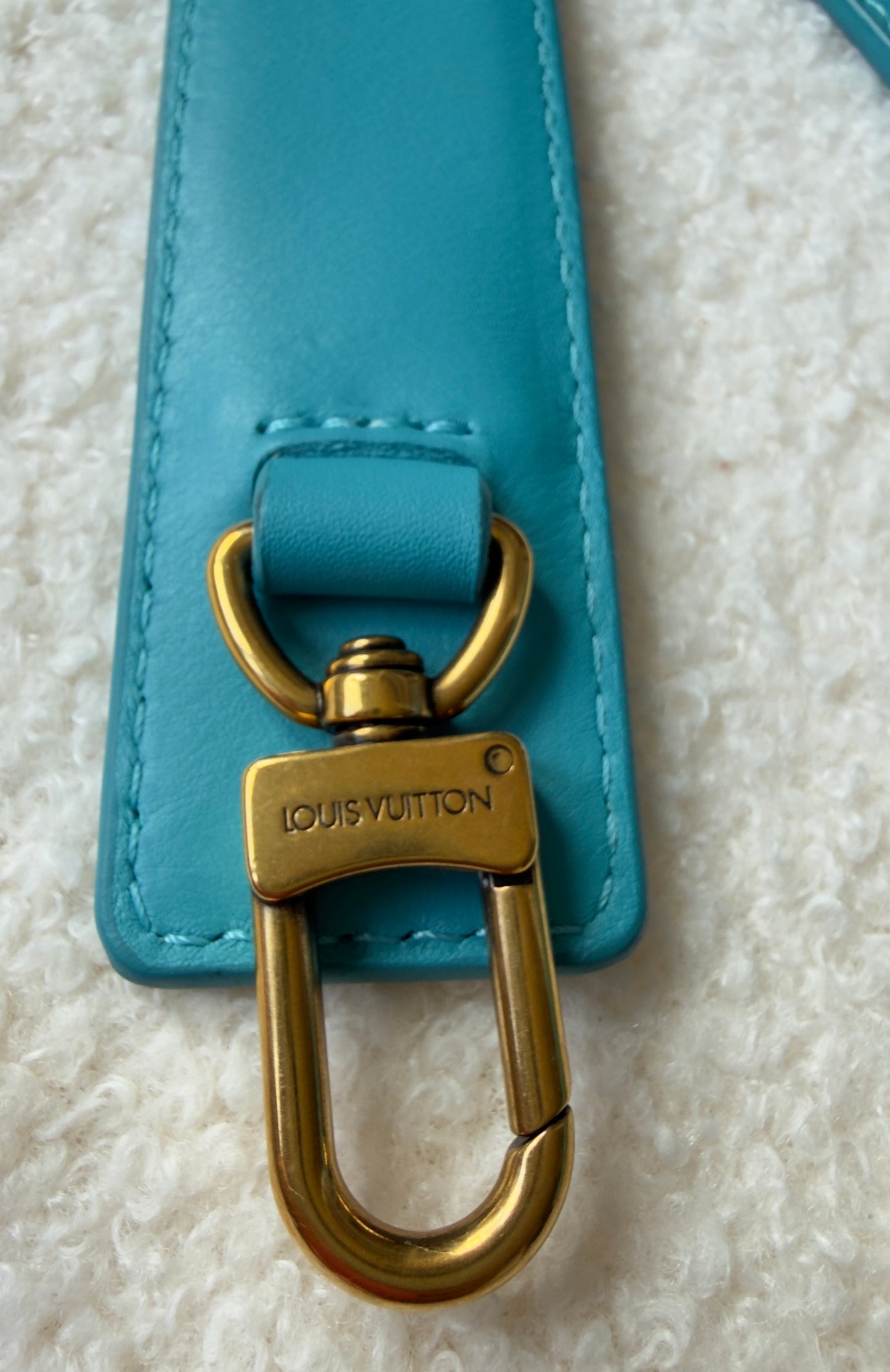 NEW WAVE Calfskin Chain MM Turquoise Blue