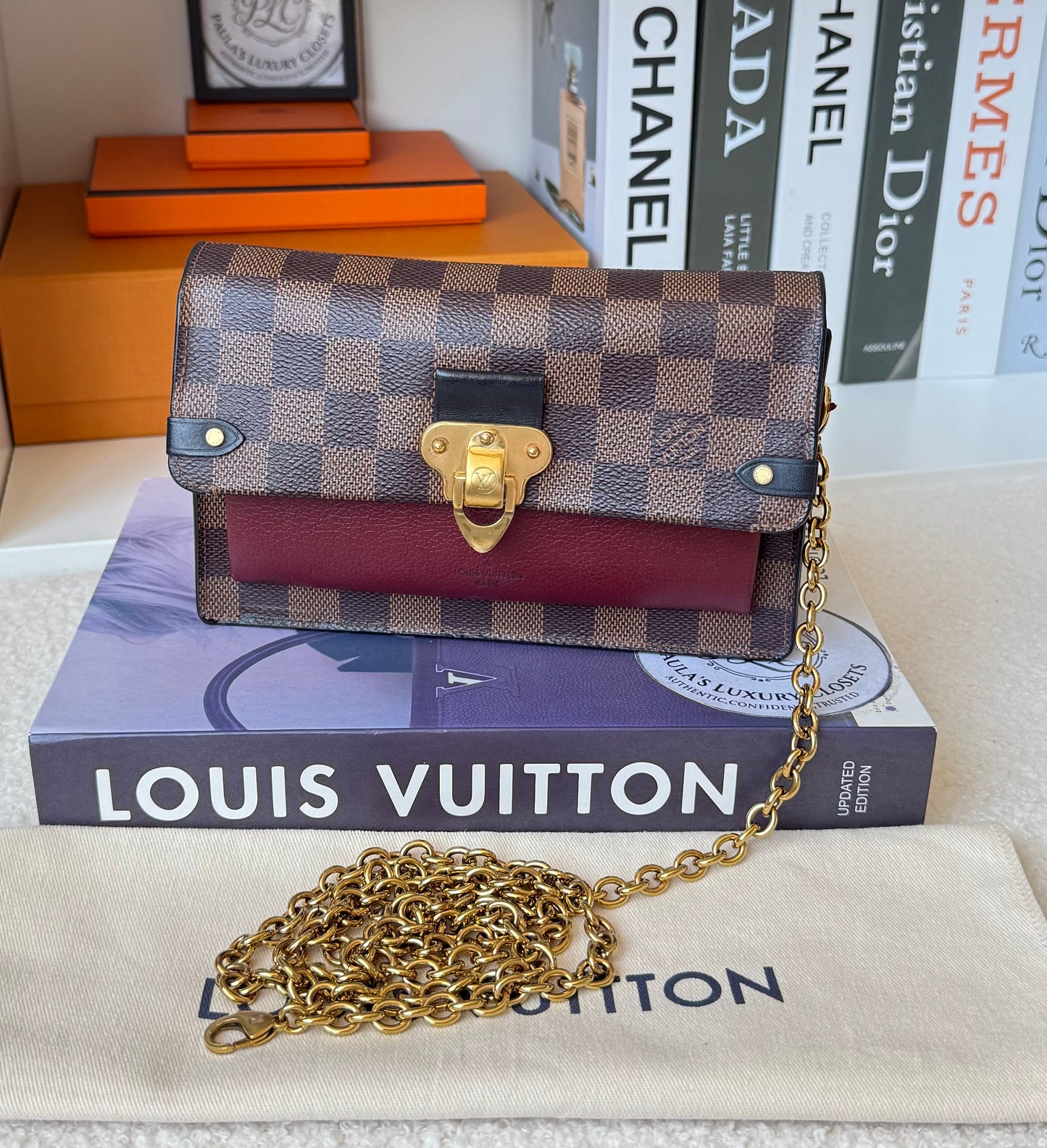 VAVIN CHAIN WALLET IN RED BURGANDY CROSSBODY/CLUTCH BAG