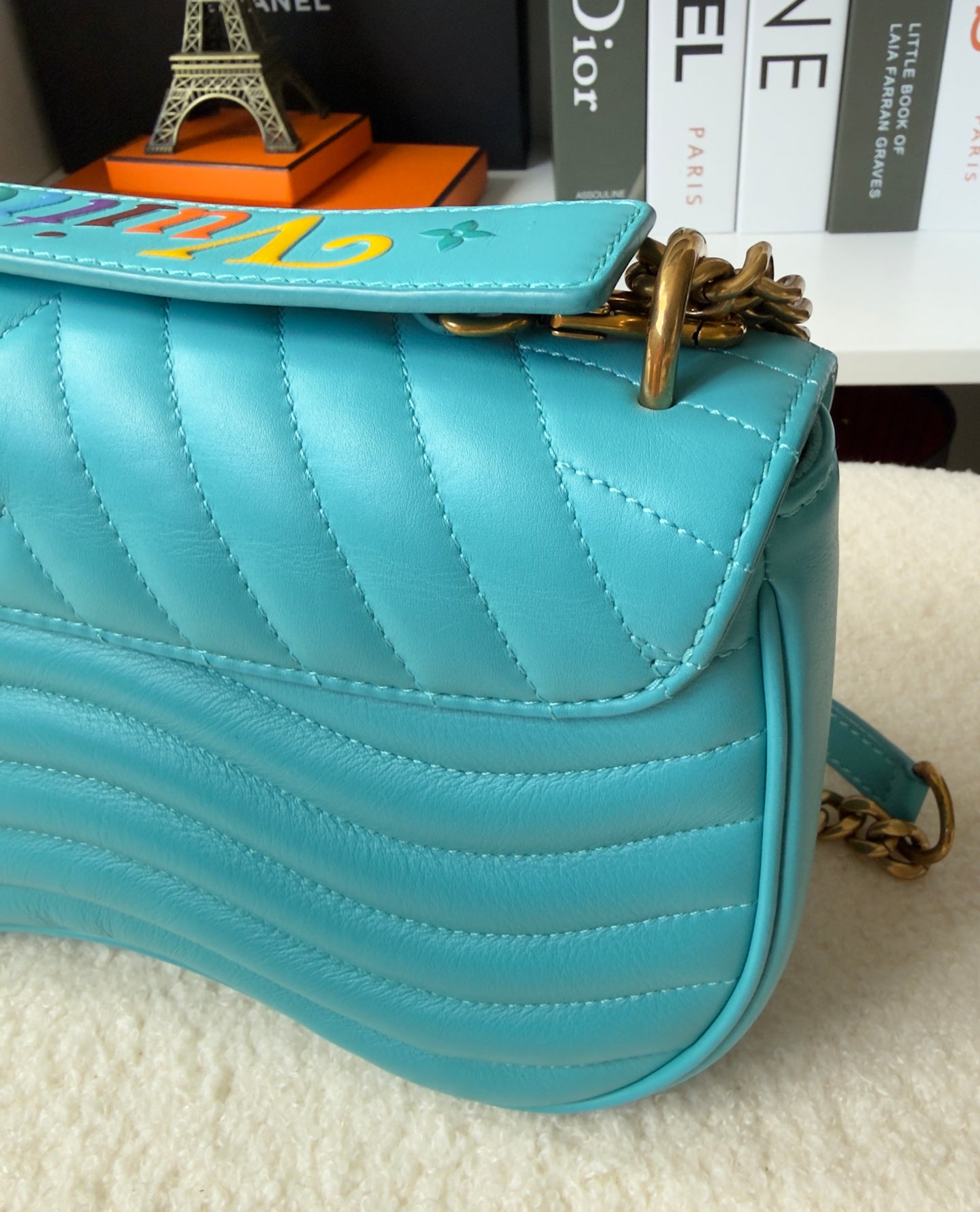 NEW WAVE Calfskin Chain MM Turquoise Blue