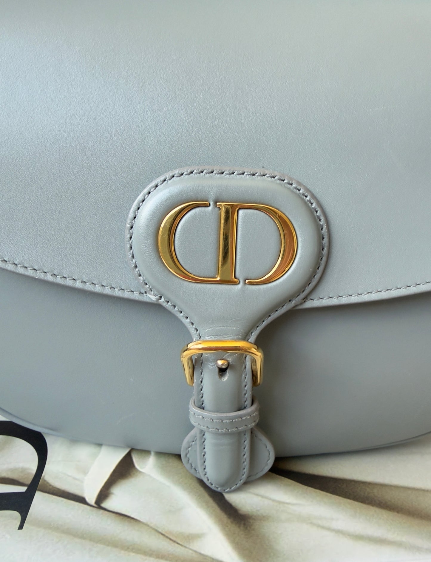 BOX MEDIUM BOBBY CALFSKIN GREY BAG