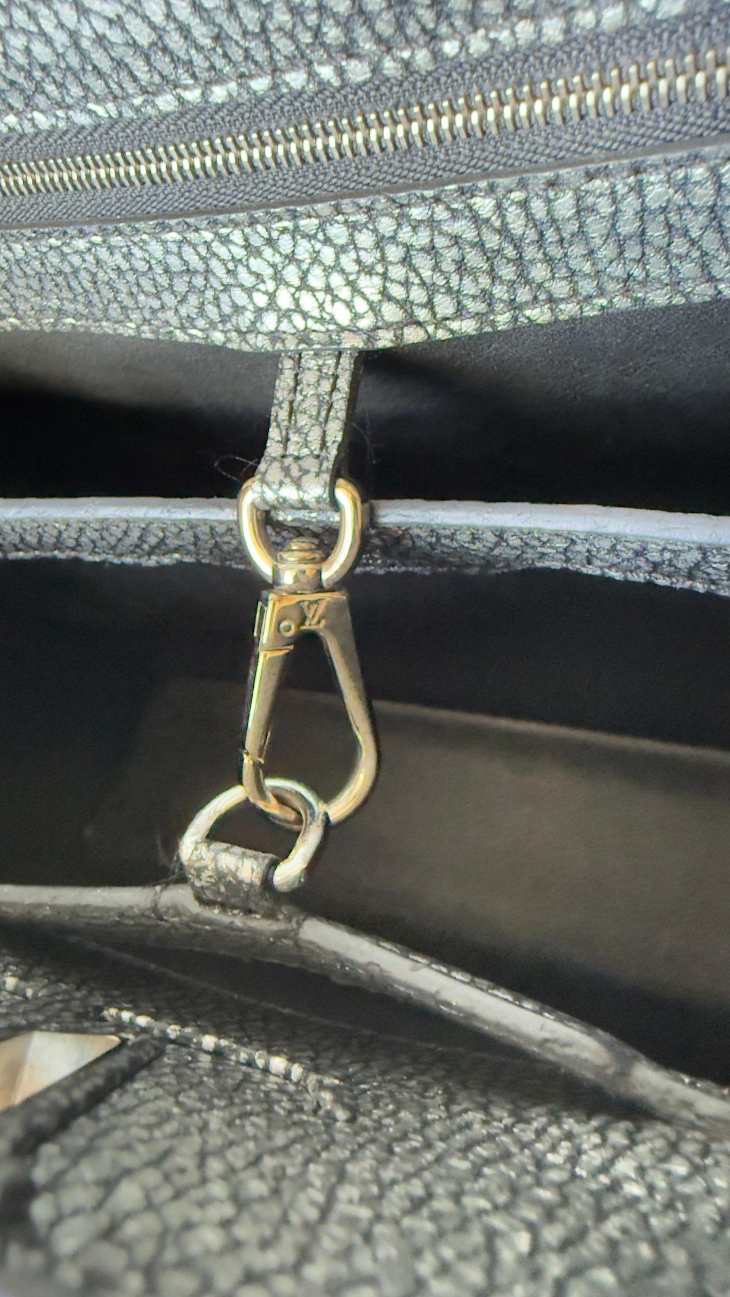 Capucines PM Chrome Taurillon Metallic Leather Crossbody Bag Silver