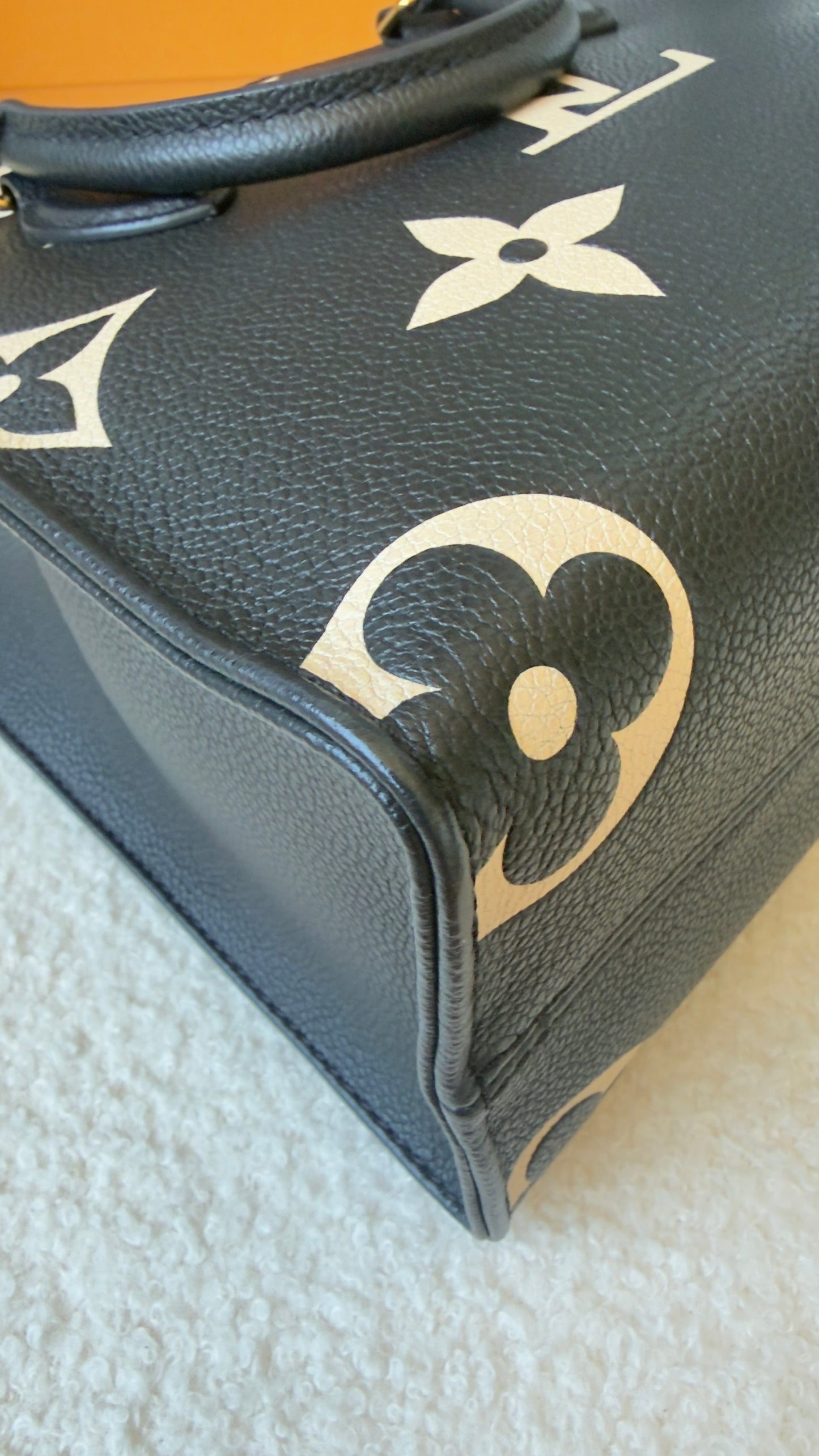 ONTHEGO PM BLACK/BEIGE EMPREINTE BAG