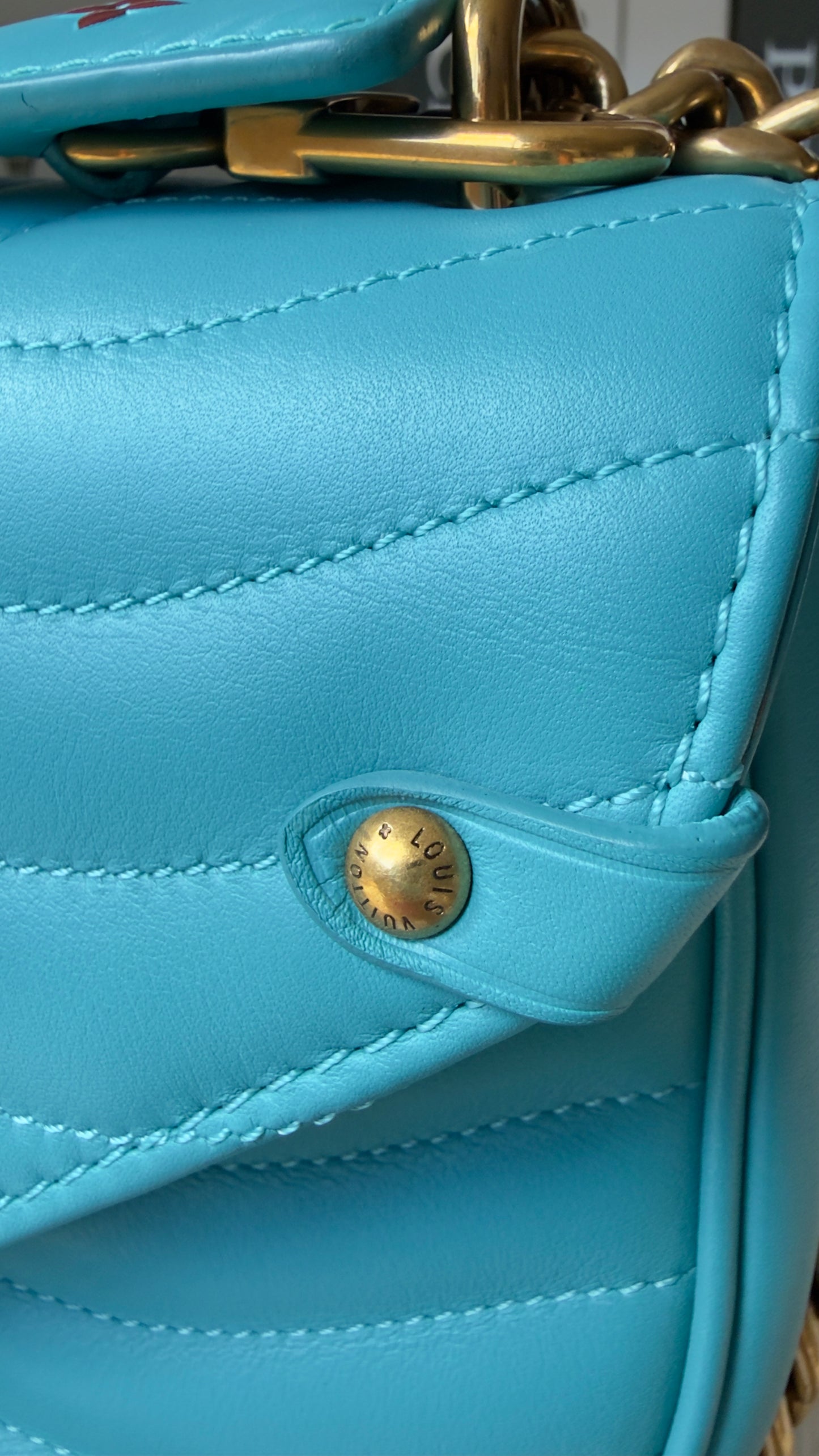 NEW WAVE Calfskin Chain MM Turquoise Blue