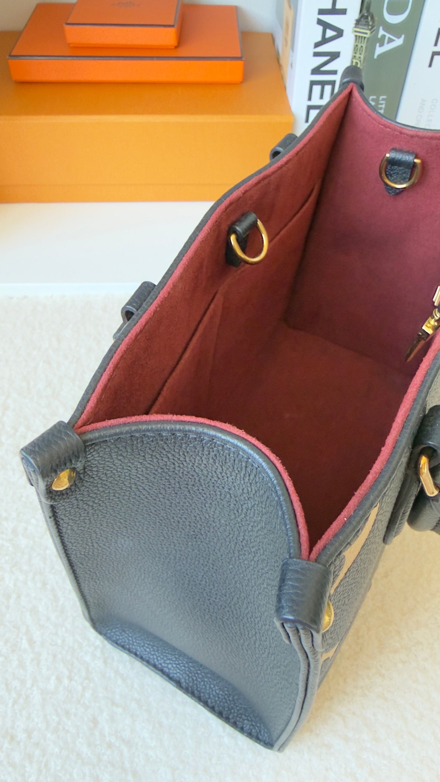ONTHEGO PM BLACK/BEIGE EMPREINTE BAG