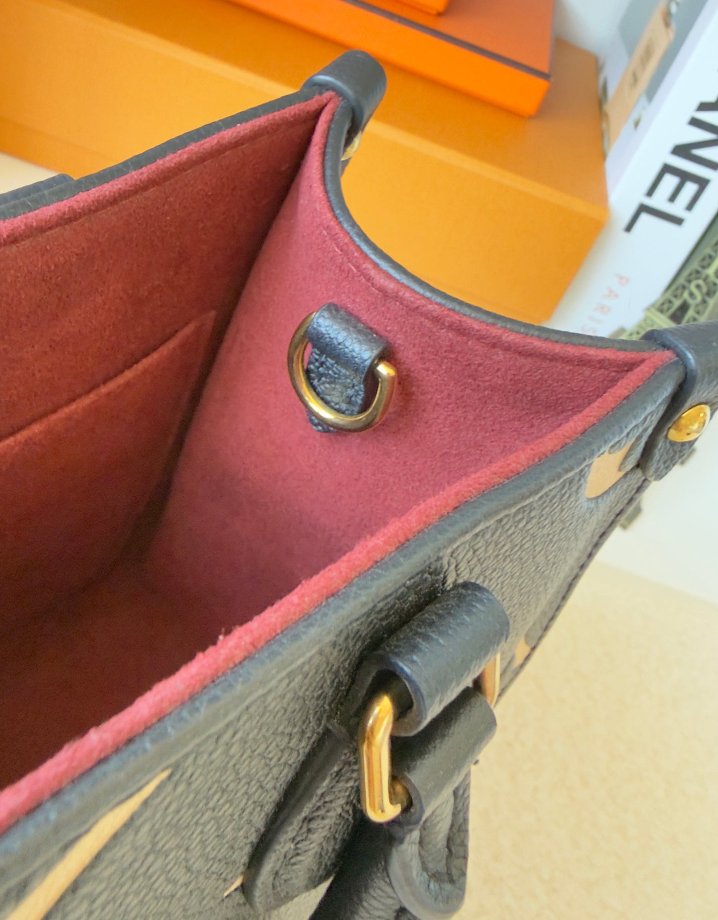 ONTHEGO PM BLACK/BEIGE EMPREINTE BAG