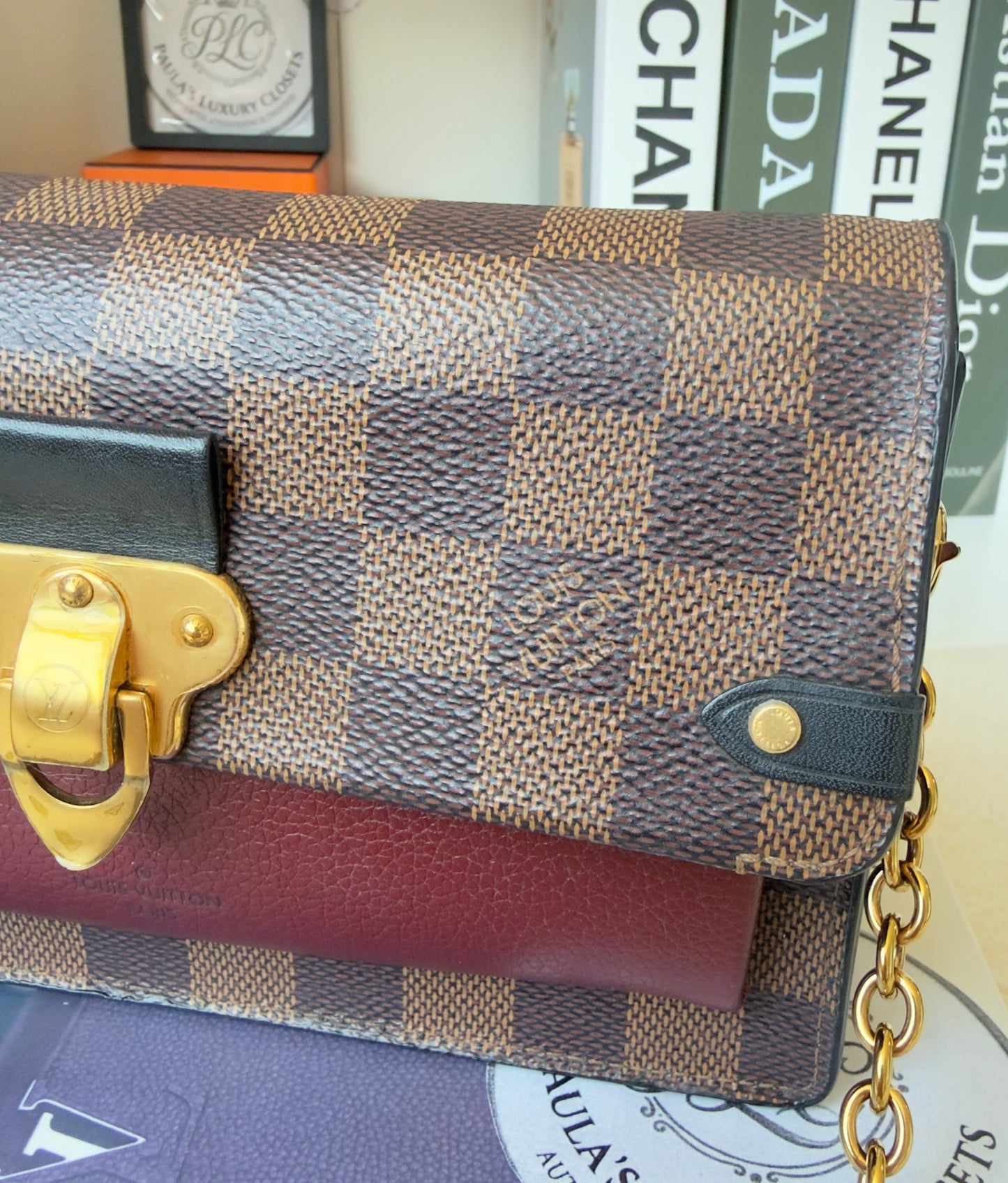 VAVIN CHAIN WALLET IN RED BURGANDY CROSSBODY/CLUTCH BAG
