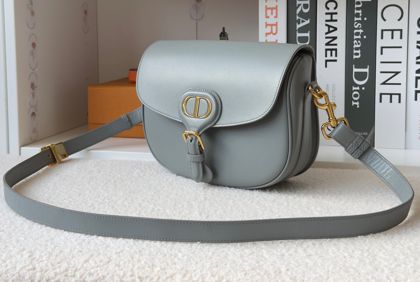 BOX MEDIUM BOBBY CALFSKIN GREY BAG