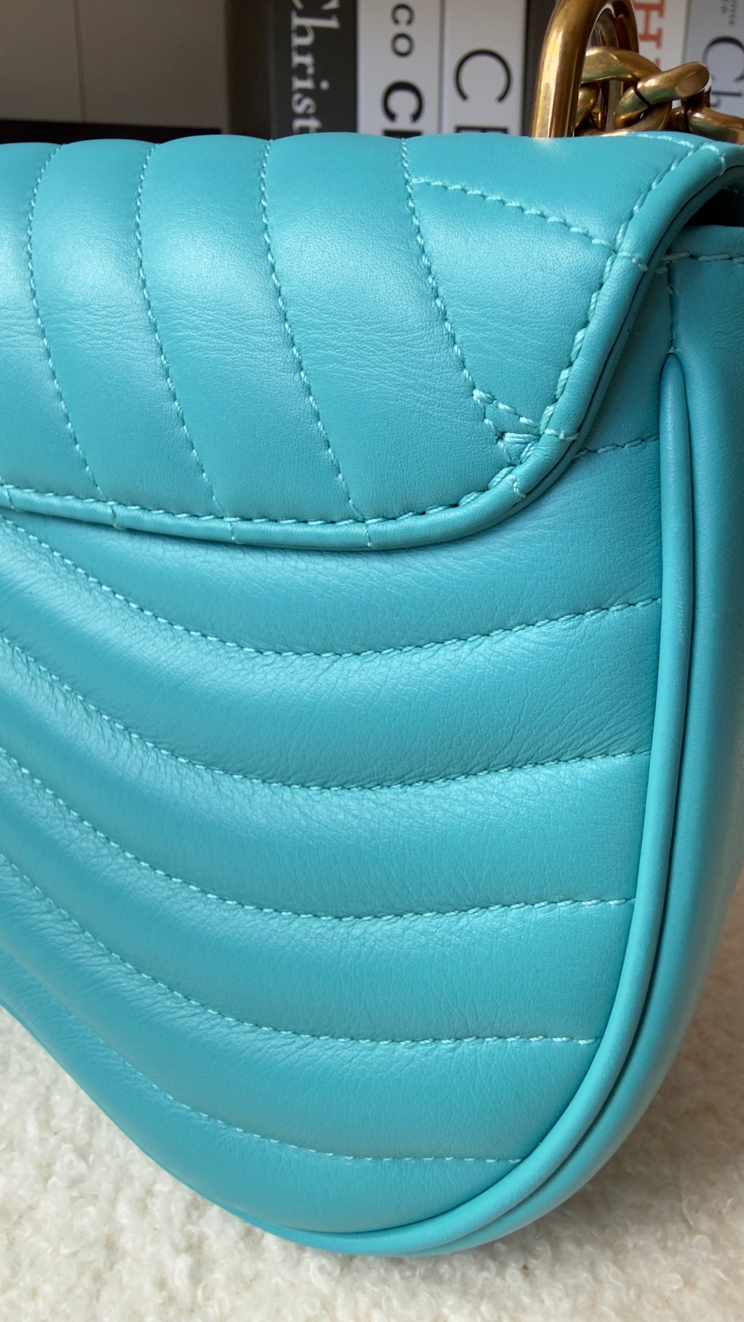 NEW WAVE Calfskin Chain MM Turquoise Blue