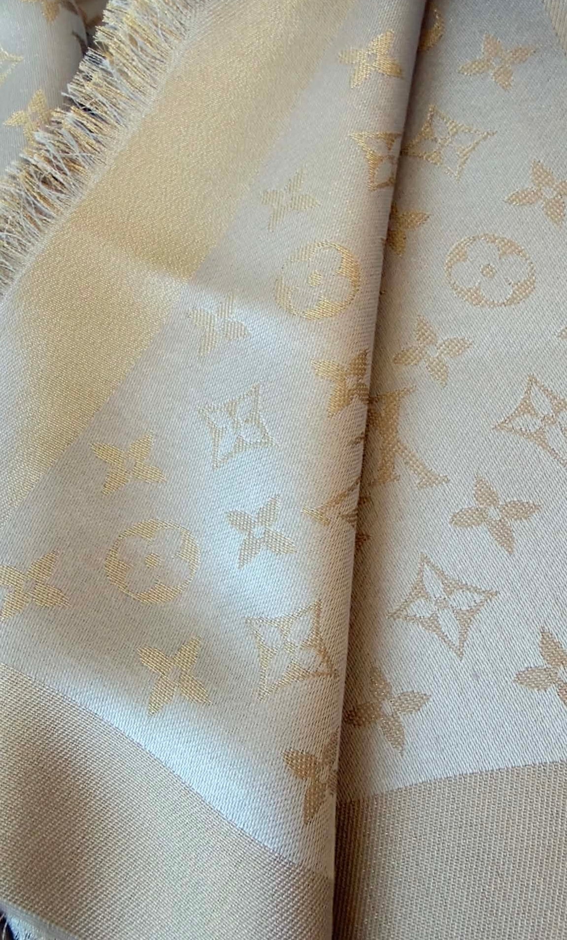 BRAND NEW MONOGRAM SHAWL SHINE/GREIGE