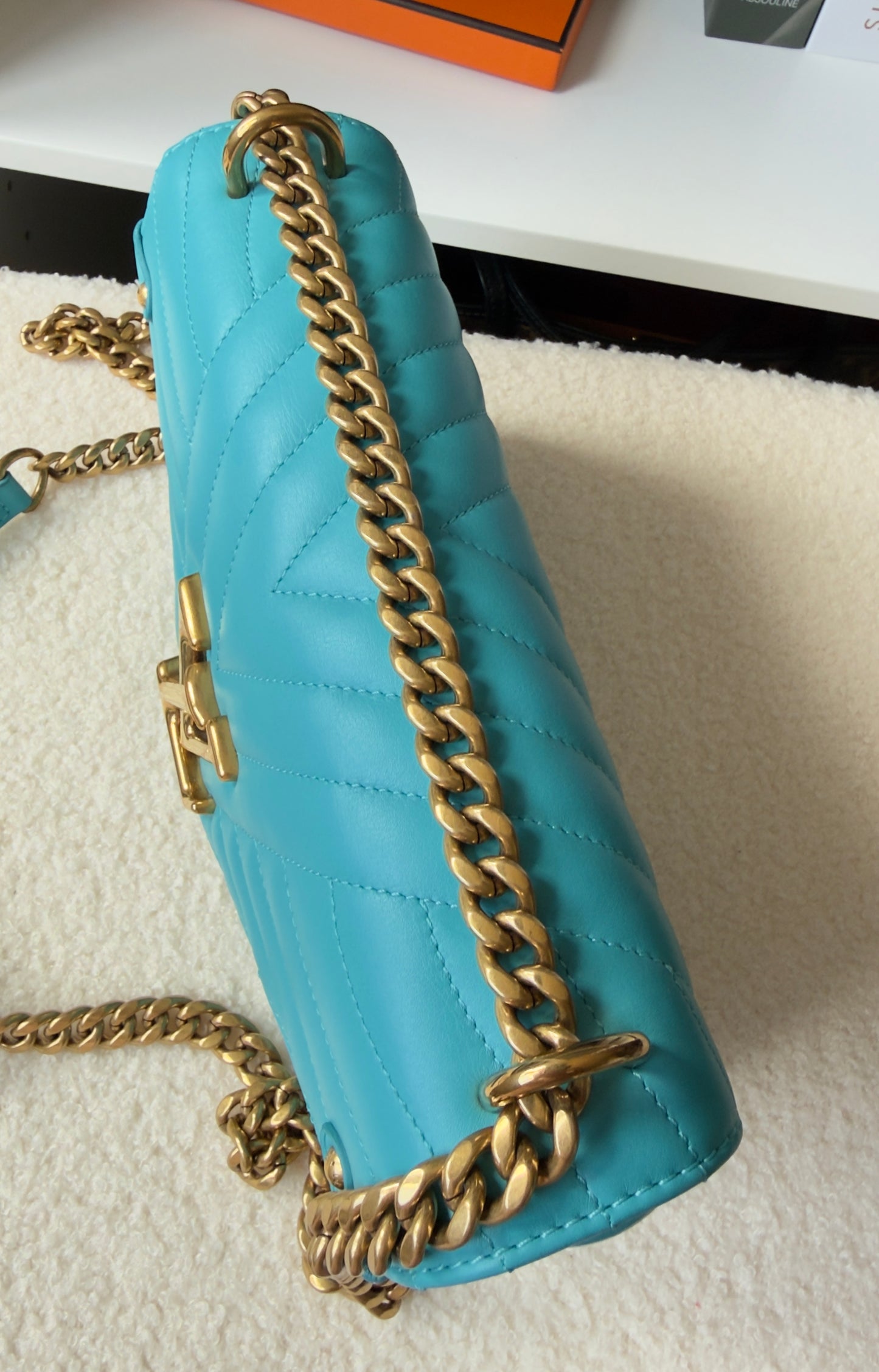 NEW WAVE Calfskin Chain MM Turquoise Blue