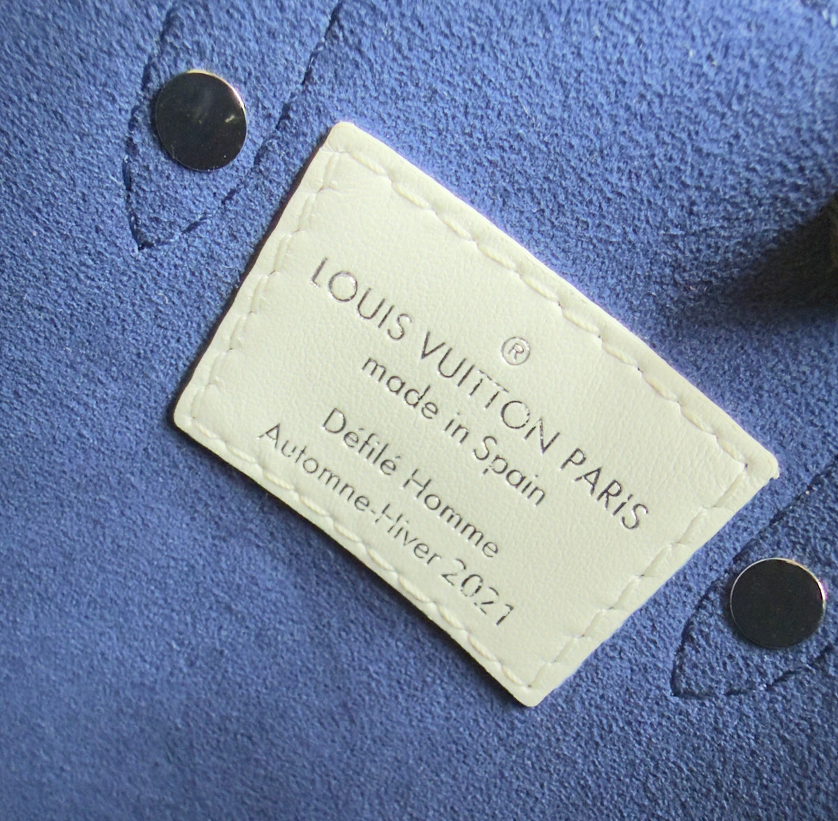 LIKE NEW LIMITED EDITION EVERYDAY SIGNATURE SAC PLAT XS BLUE