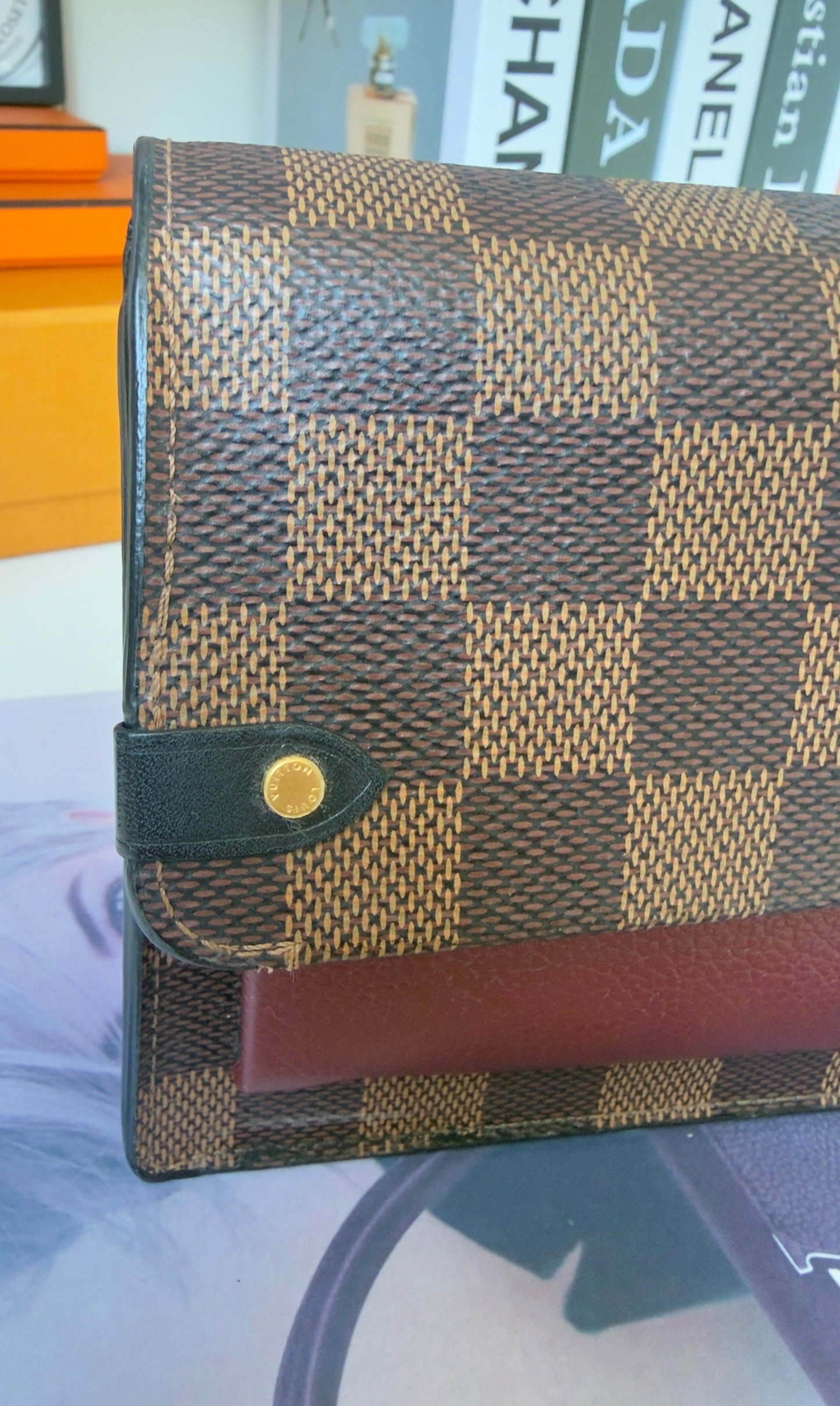VAVIN CHAIN WALLET IN RED BURGANDY CROSSBODY/CLUTCH BAG