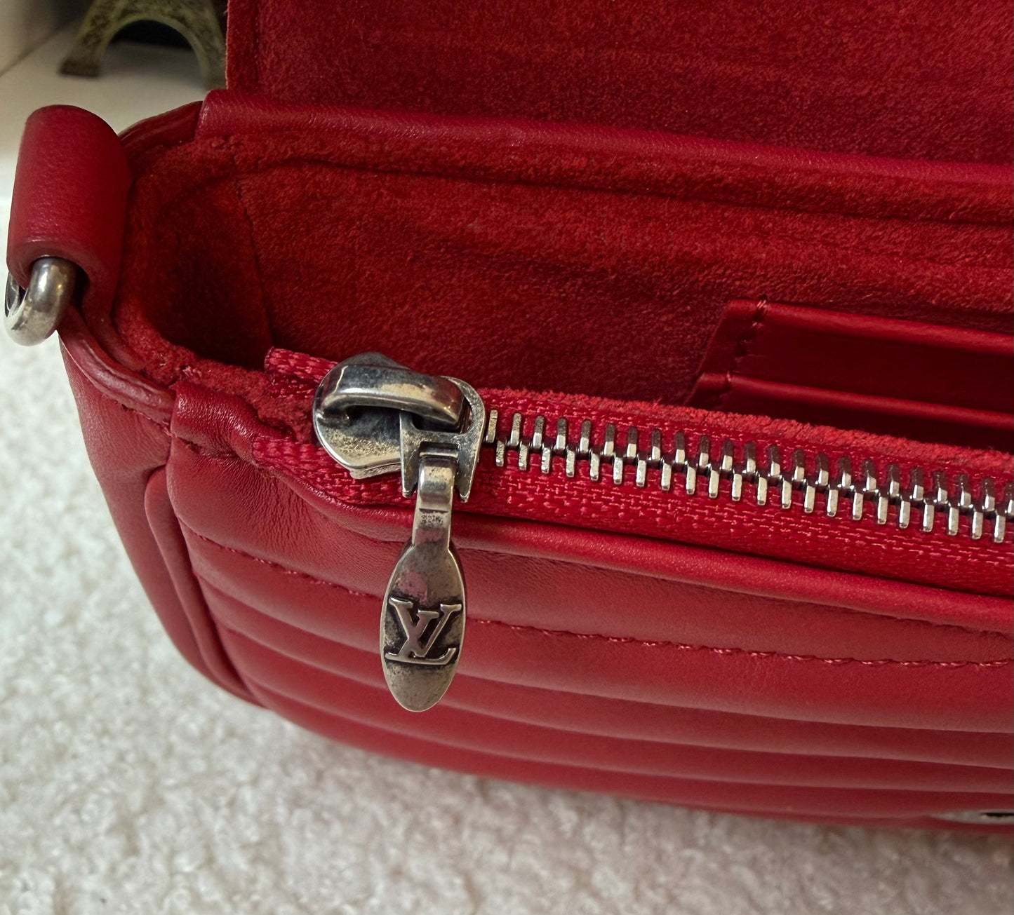 LIKE NEW NEW WAVE CHAIN POCHETTE RES CALFSKIN