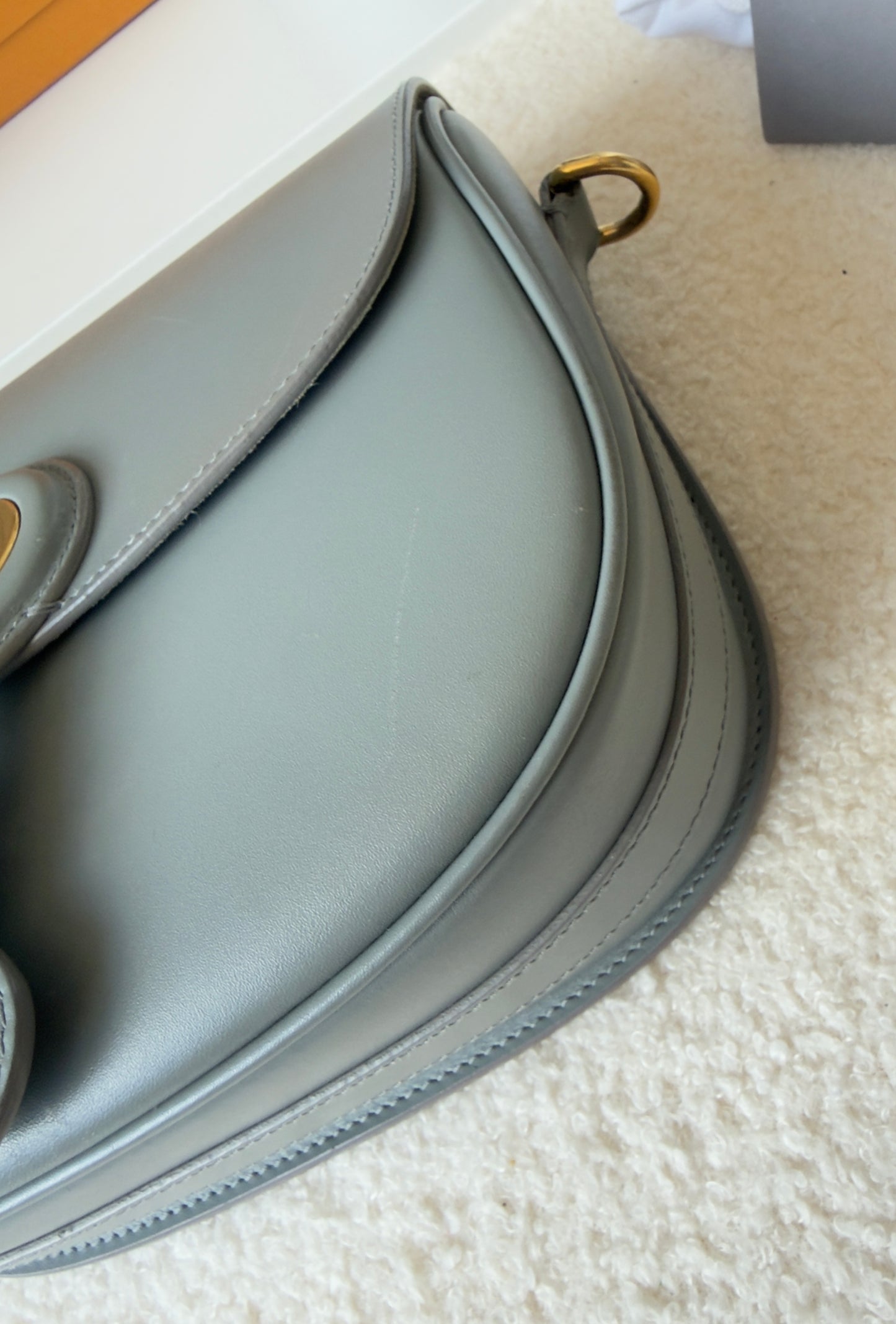 BOX MEDIUM BOBBY CALFSKIN GREY BAG