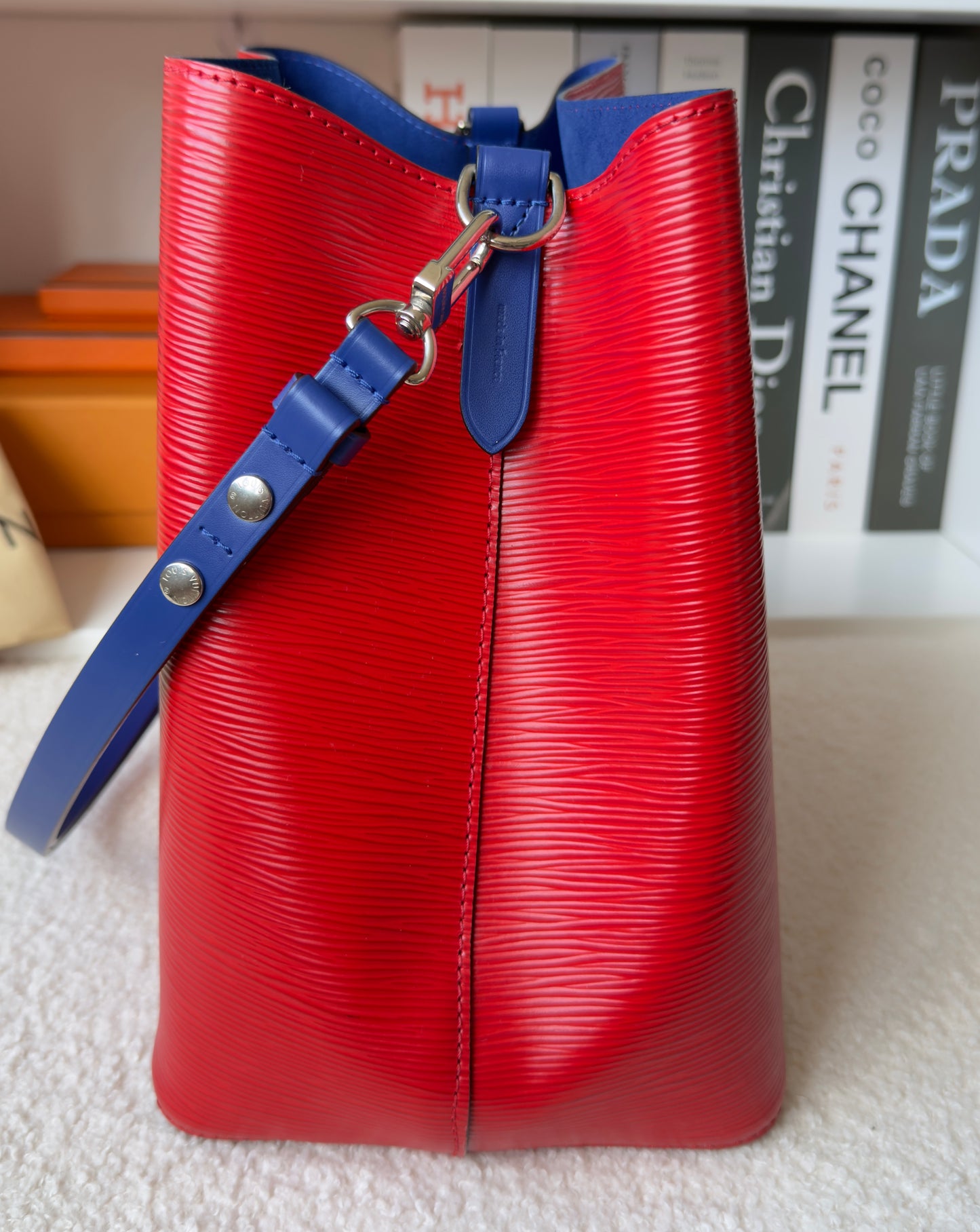 NEONOE MM Red Blue Coquelicot Epi Leather Bag