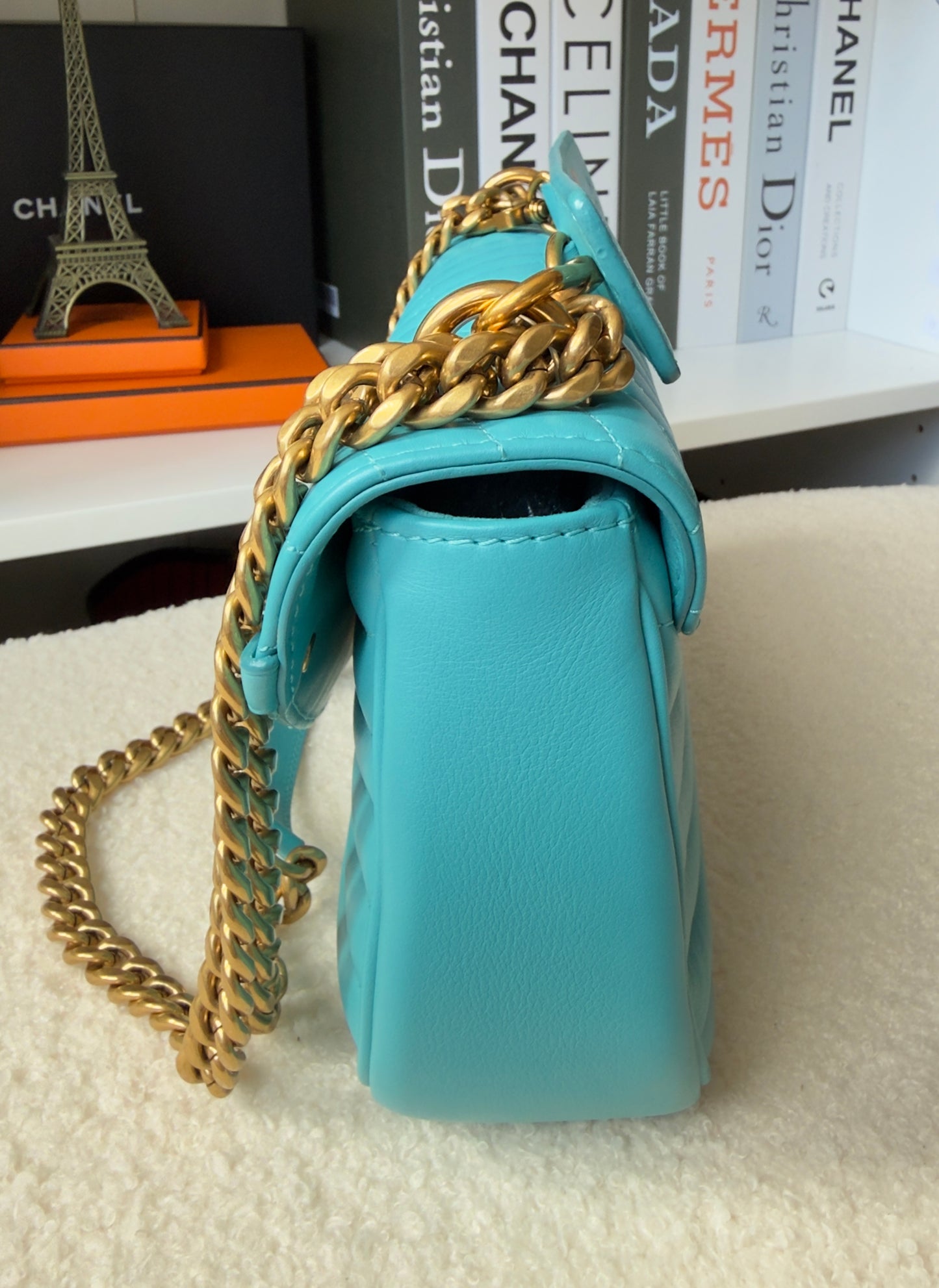 NEW WAVE Calfskin Chain MM Turquoise Blue
