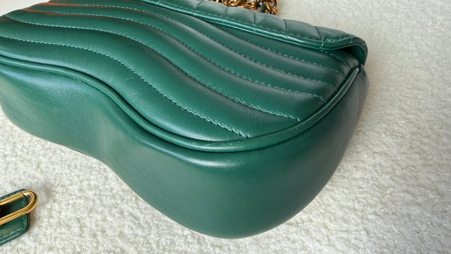 NEW WAVE Calfskin Chain PM Emerald