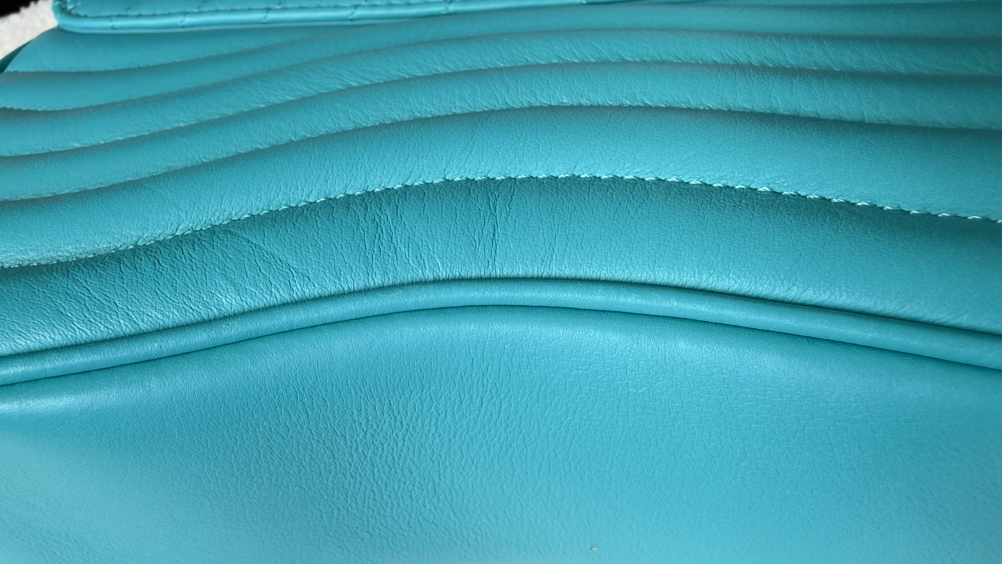 NEW WAVE Calfskin Chain MM Turquoise Blue