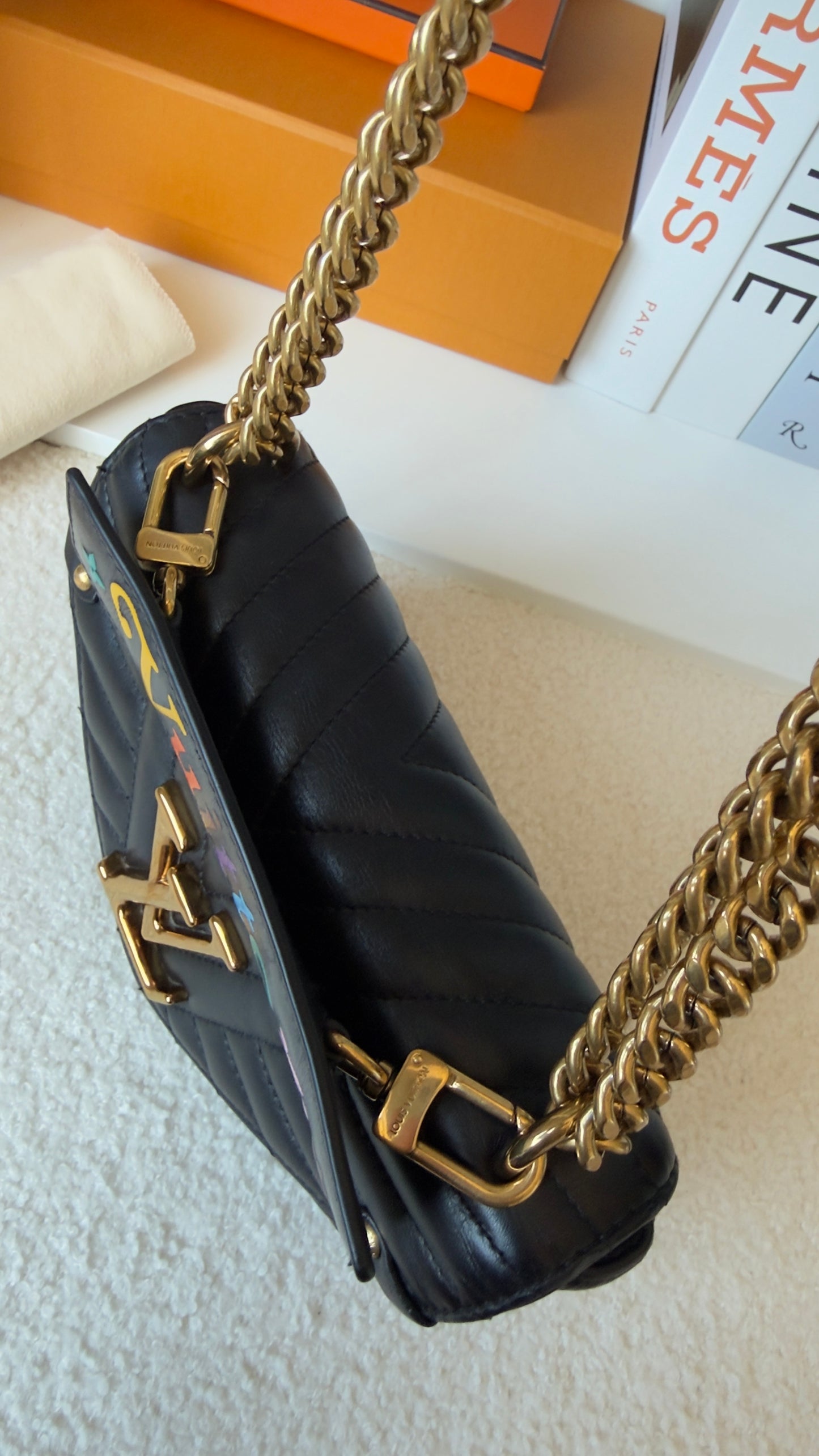 NEW WAVE Black Calfskin Chain PM