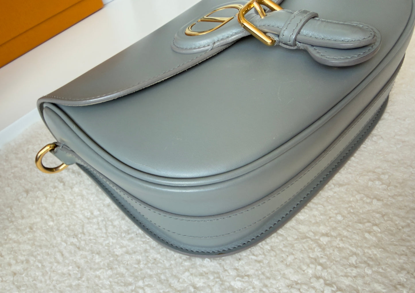 BOX MEDIUM BOBBY CALFSKIN GREY BAG