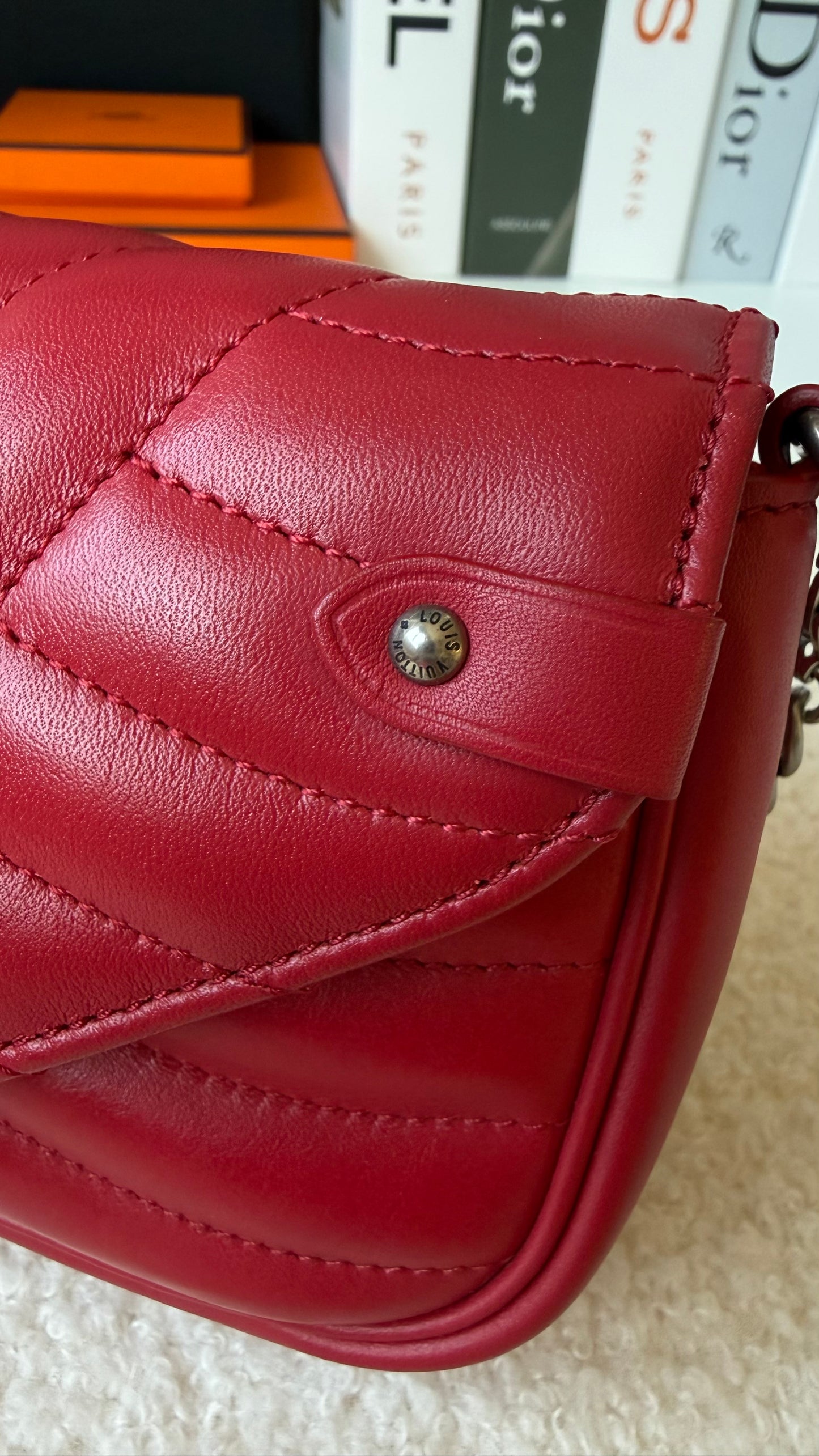LIKE NEW NEW WAVE CHAIN POCHETTE RES CALFSKIN