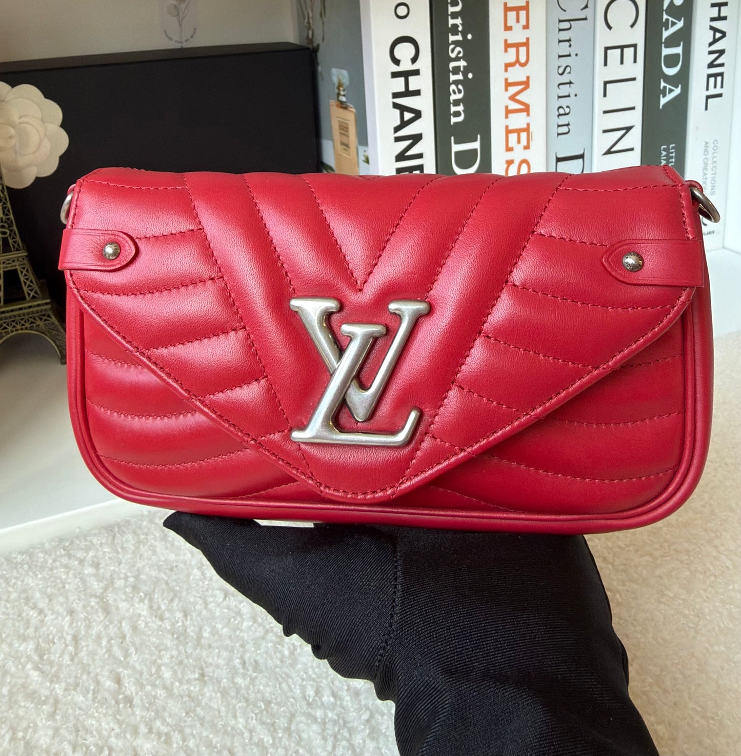LIKE NEW NEW WAVE CHAIN POCHETTE RES CALFSKIN