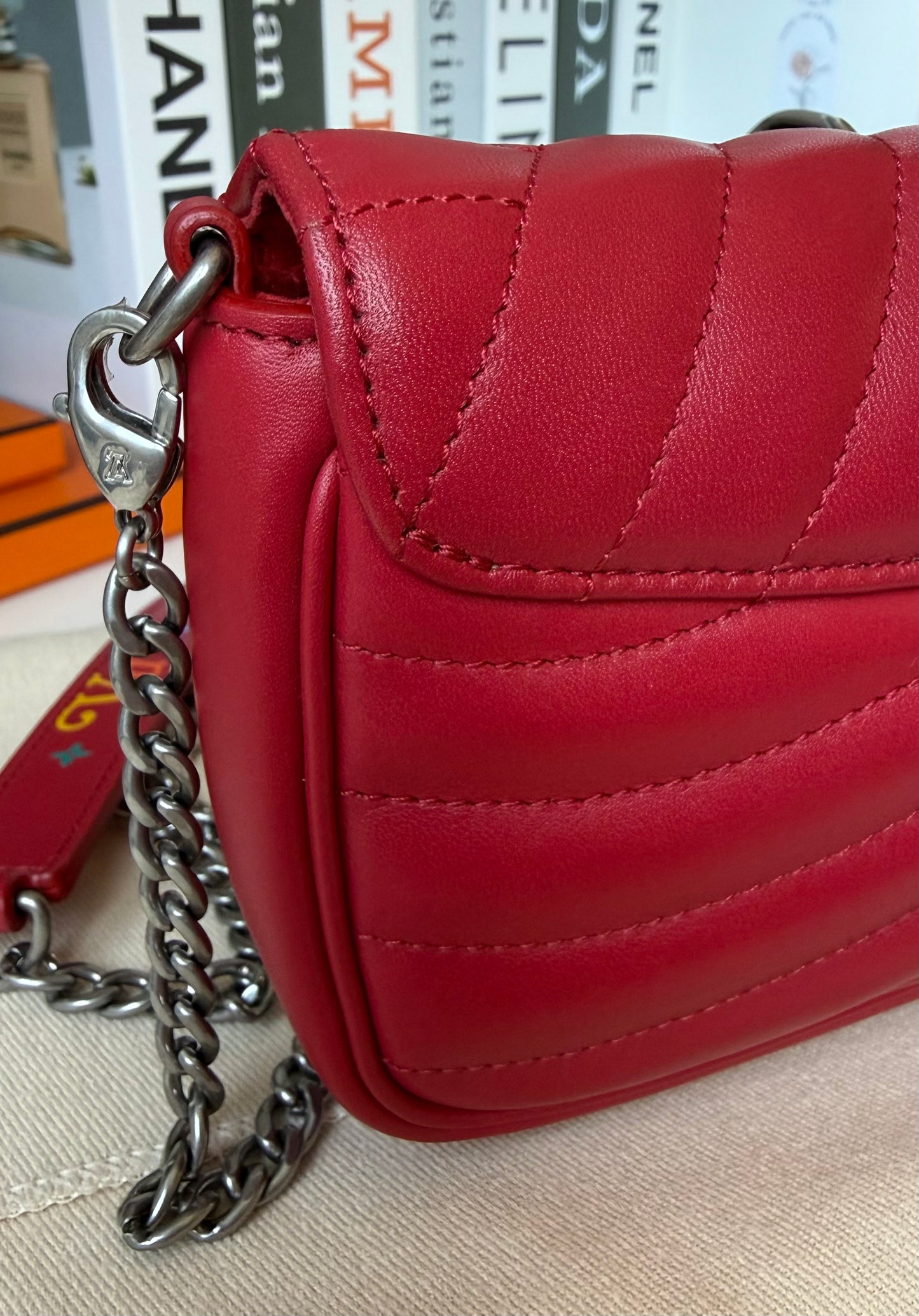 LIKE NEW NEW WAVE CHAIN POCHETTE RES CALFSKIN