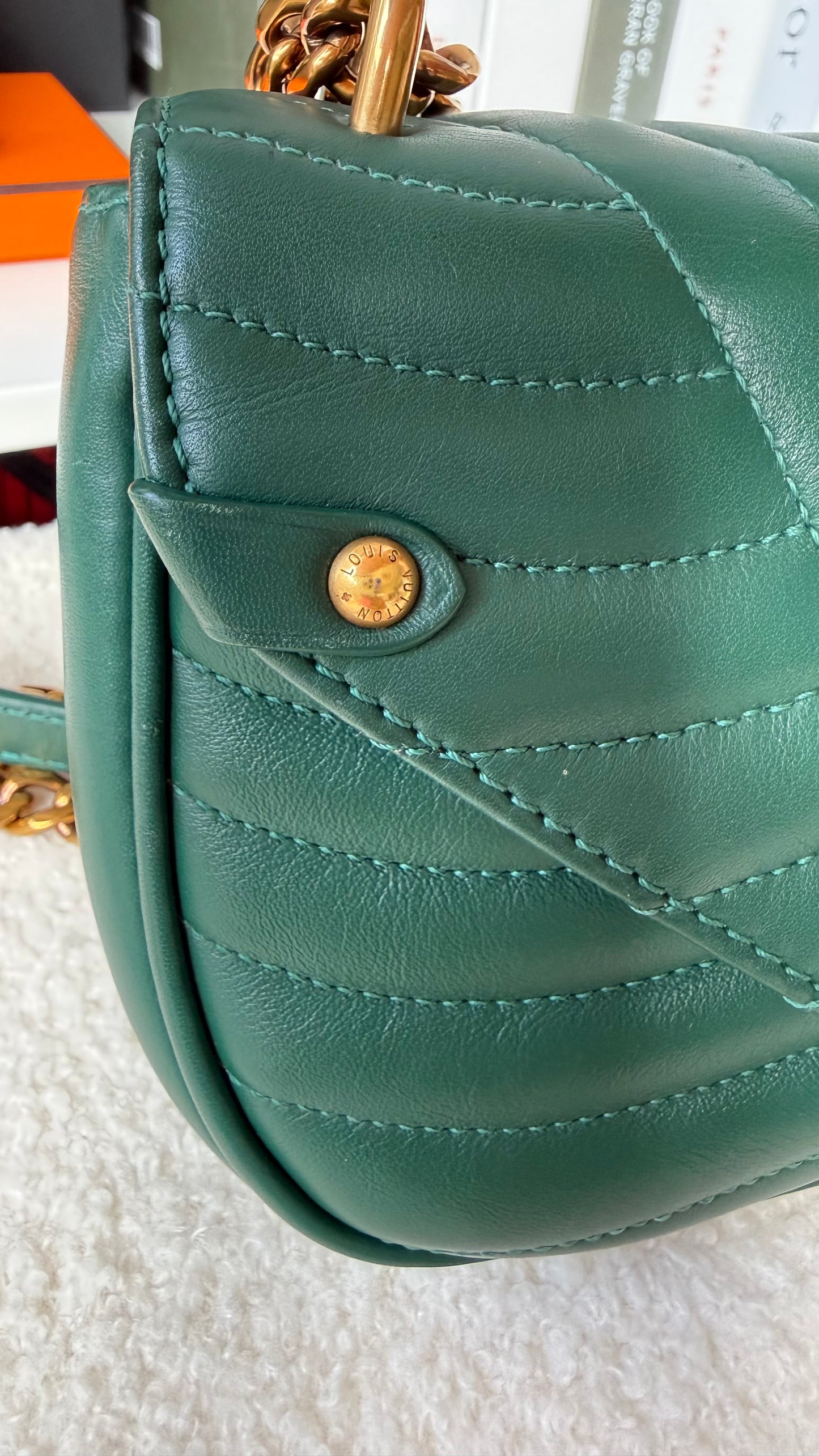 NEW WAVE Calfskin Chain PM Emerald