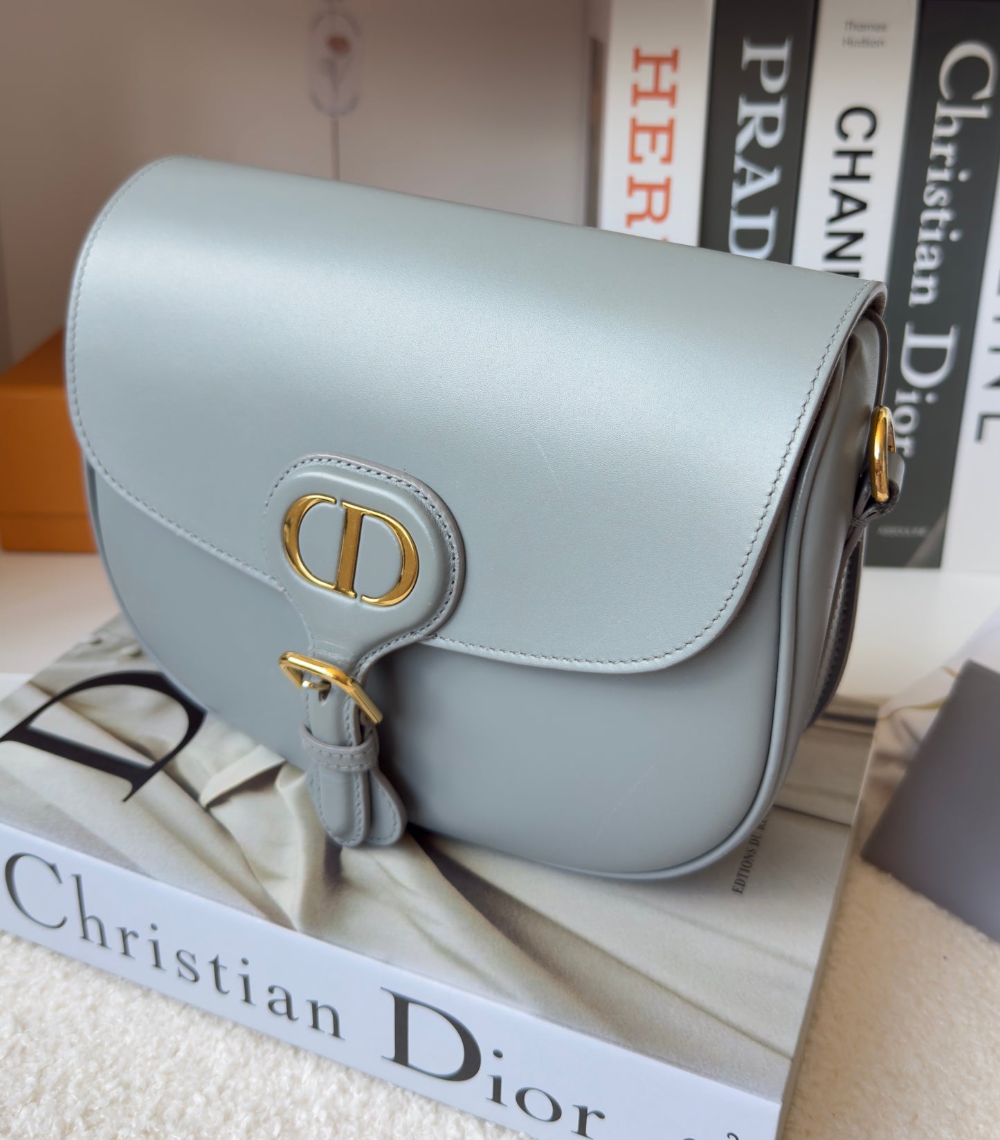 BOX MEDIUM BOBBY CALFSKIN GREY BAG