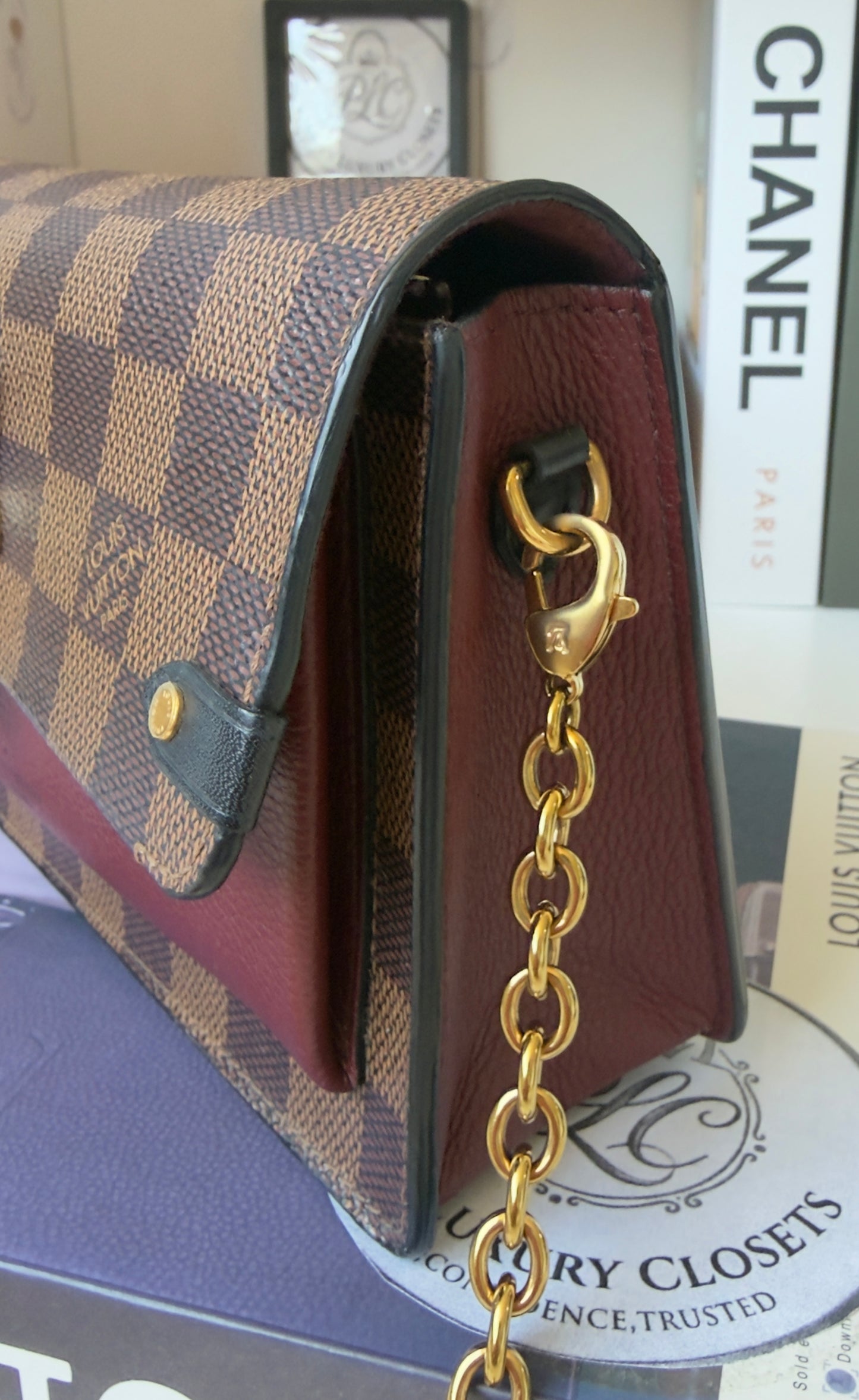 VAVIN CHAIN WALLET IN RED BURGANDY CROSSBODY/CLUTCH BAG