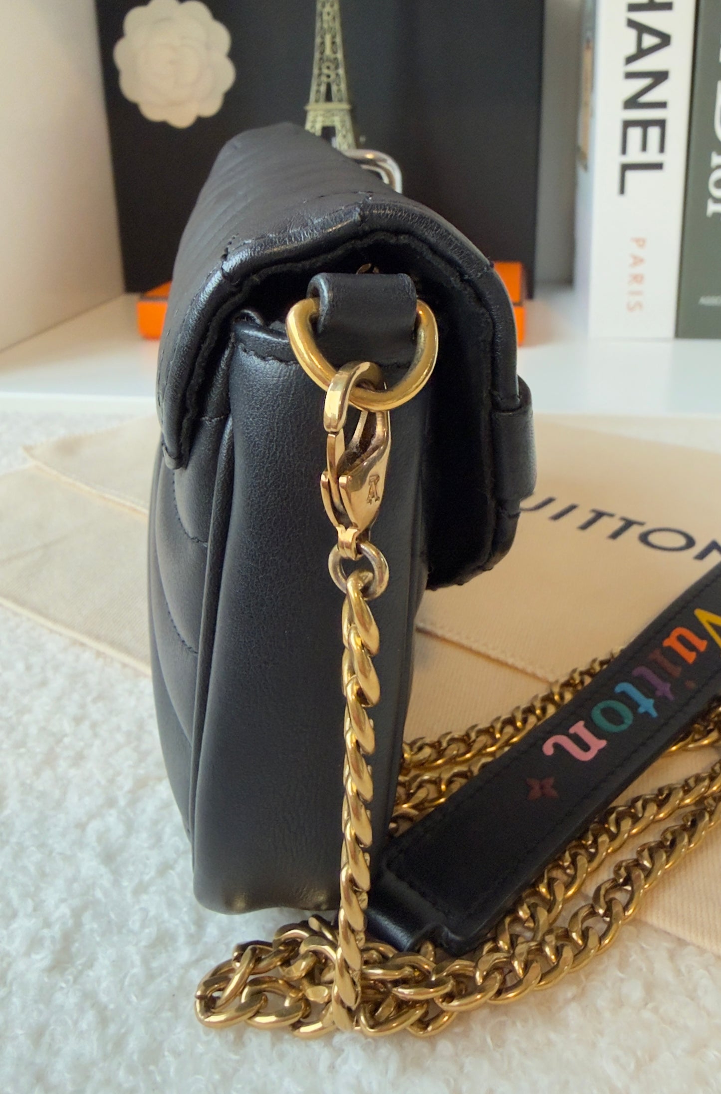 NEW WAVE CHAIN POCHETTE BLACK CALFSKIN